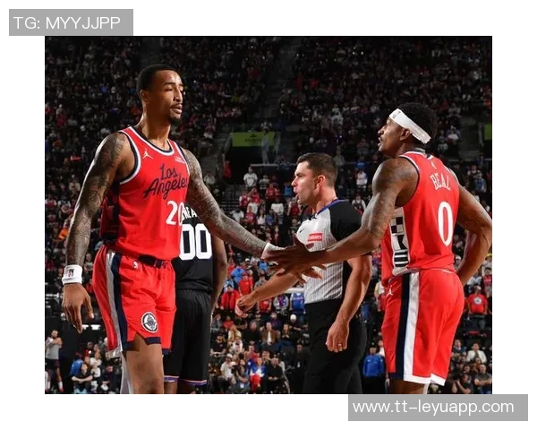 快船主场致敬保罗最后赛季视频播放引发球迷热议 快船主场致敬保罗最后赛季视频播放引发球迷热议