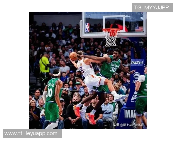 克莱首节表现抢眼三分球精准命中助力球队得分6分 克莱首节表现抢眼三分球精准命中助力球队得分6分