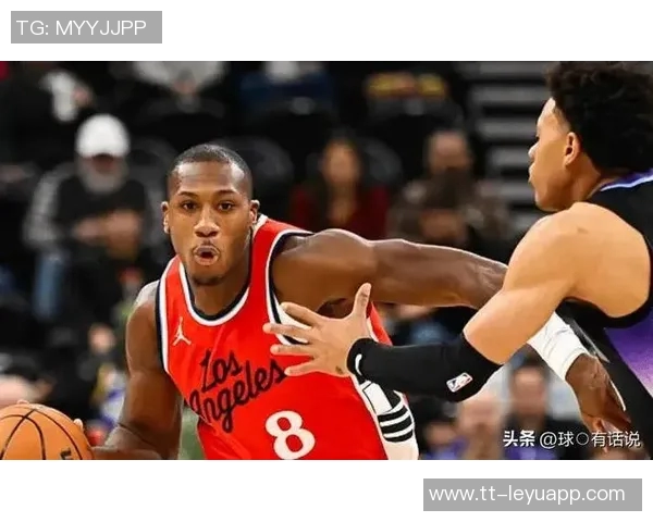 鲍威尔三分球狂轰34分坚定信念与队友教练共谋胜利目标